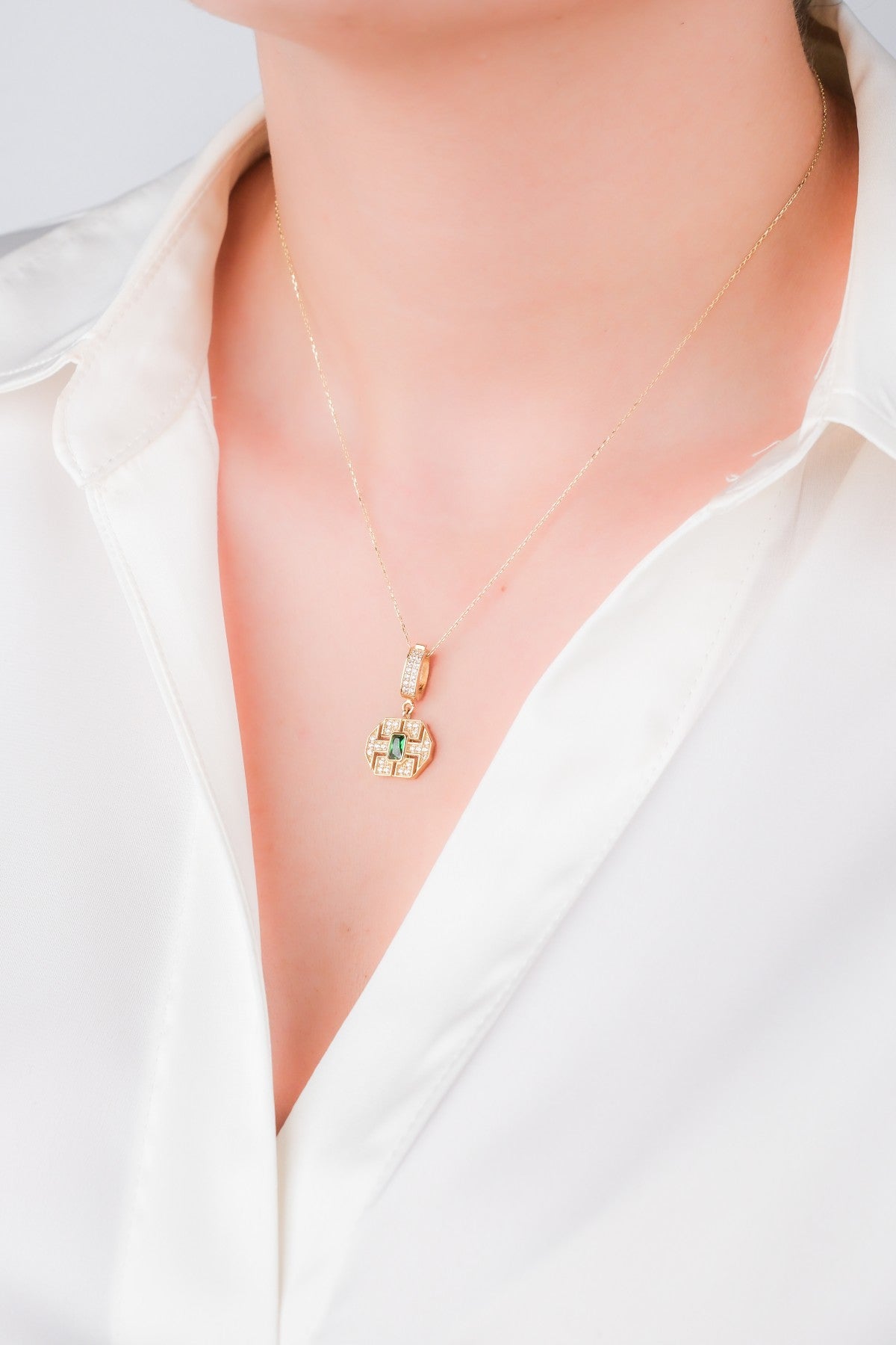 Peridot Taşlı Charm Kolye