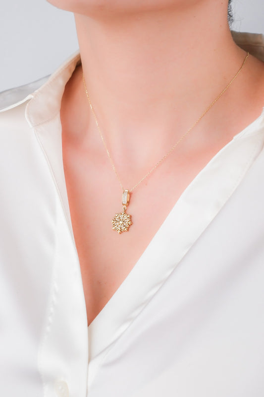 Kar Tanesi Charm Kolye